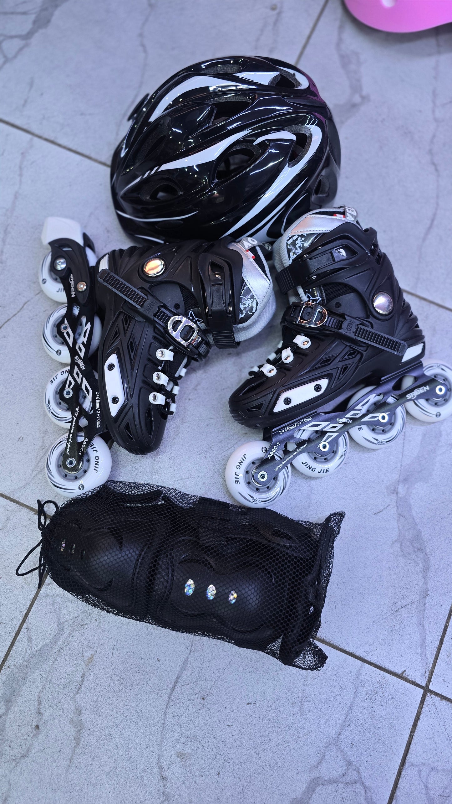 Complete set Skating Shoes – Skating Shoes, Helmet & Protective Guards