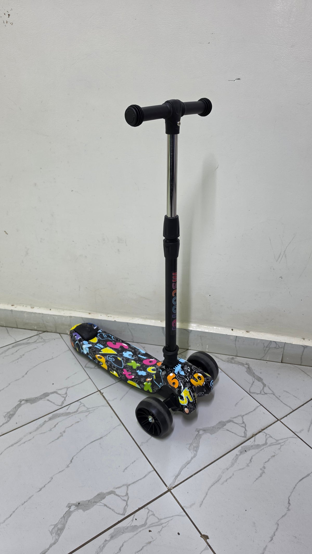 Foldable Graffiti Scooter with Lights & Melodies – Kids Up to 13 Years