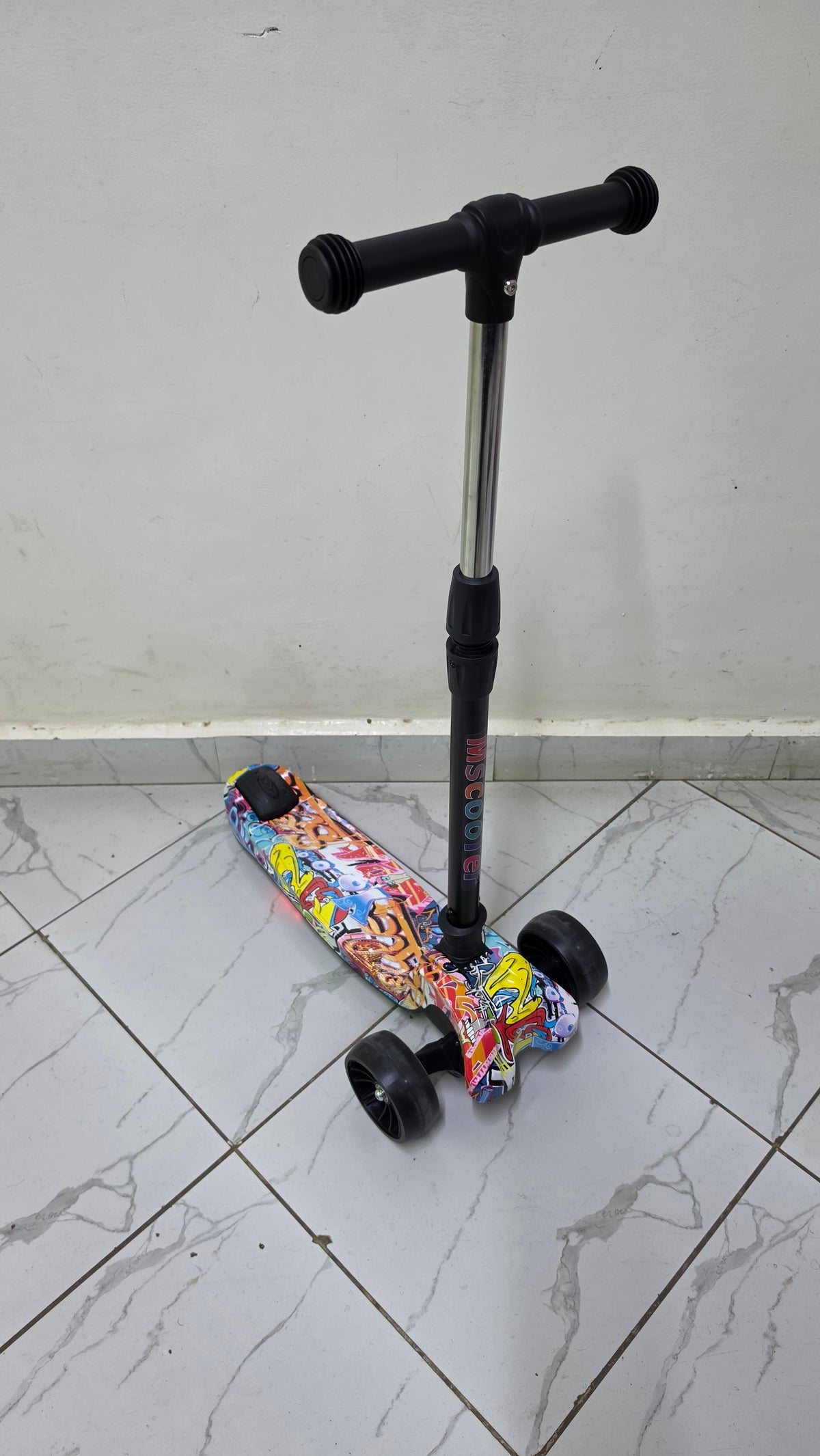 Foldable Graffiti Scooter with Lights & Melodies – Kids Up to 13 Years