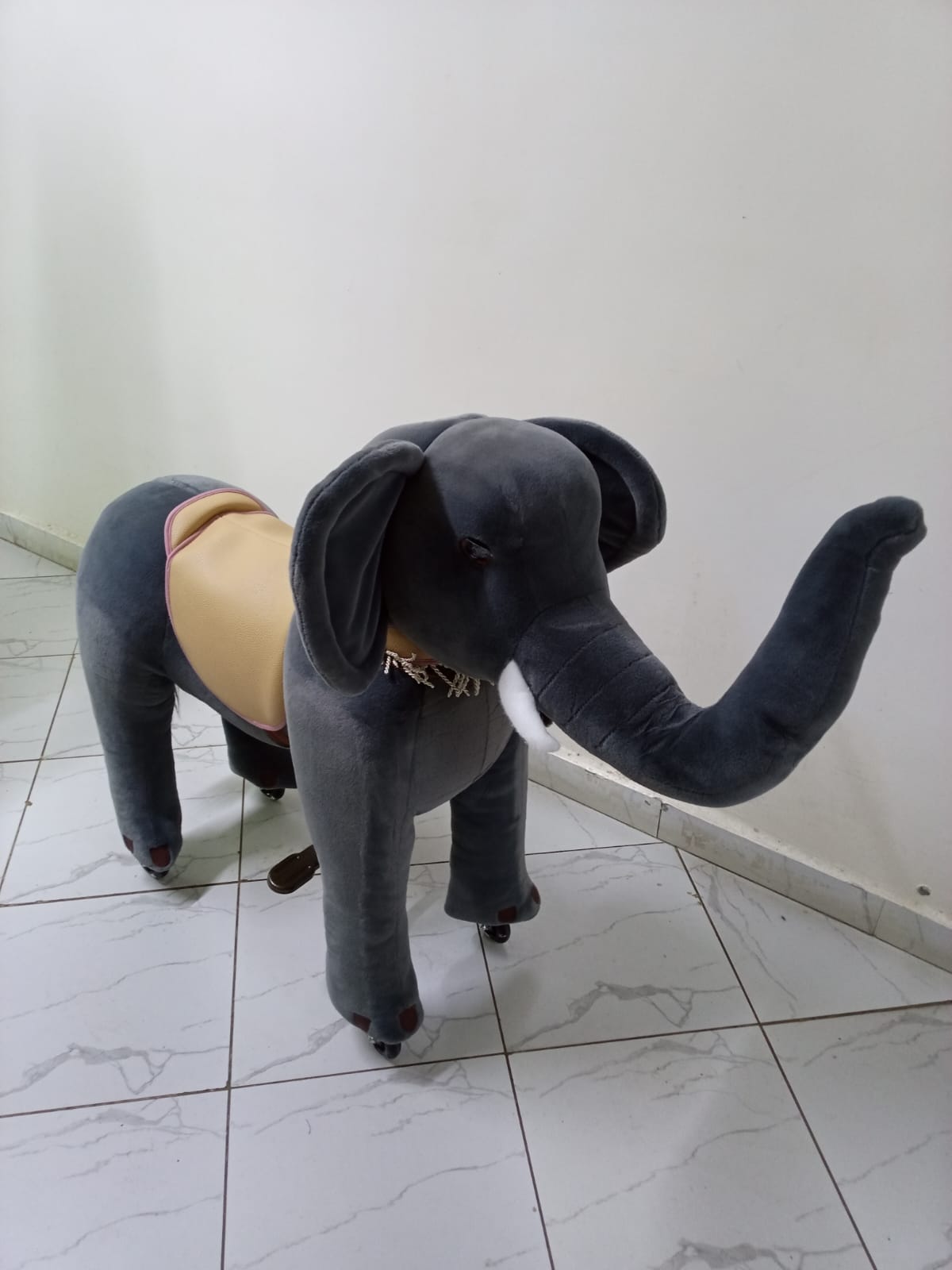 MECHANICAL RIDING ELEPHANT
